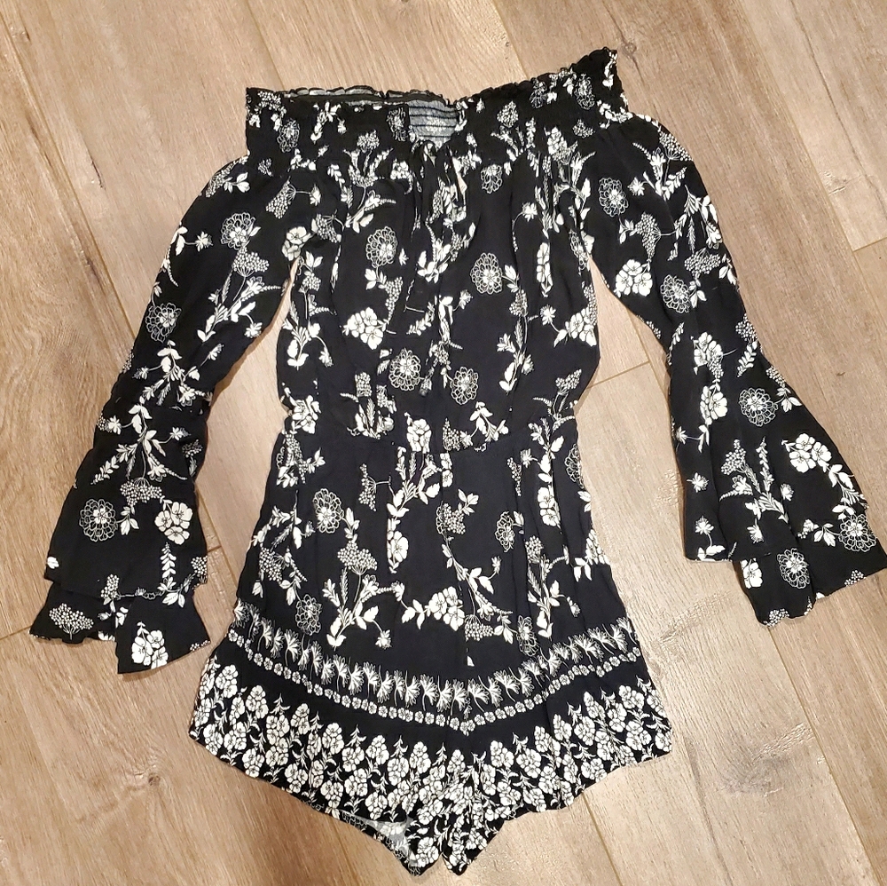 XS Romper (off shoulder) CUTE!